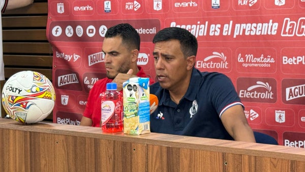 La excusa: César Farías pide paciencia en América La excusa: César Farías pide paciencia en América