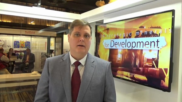 Venezuela revisa cooperación en materia de transporte aéreo con Rusia y Egipto