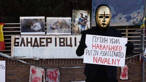 China elude comentar la muerte del opositor Navalni por ser un "asunto interno" de Rusia