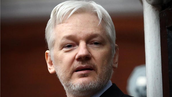 "Condenarlo es condenar la prensa libre": Petro tras conocer que creador de WikiLeaks fue nominado al Nobel de Paz