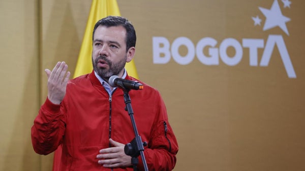 Alcalde Carlos Fernando Galán sale de la Clínica del Country