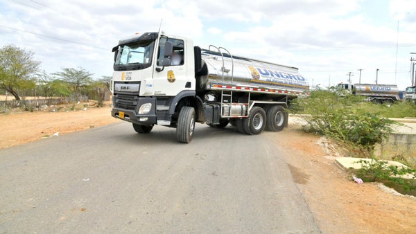 Alí Babá y los 40 carrotanques: un desierto de ineficiencia Alí Babá y los 40 carrotanques: un desierto de ineficiencia