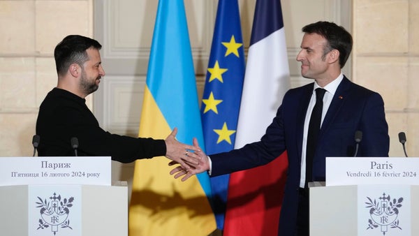 Zelenski da las gracias a Macron por plantear “una perspectiva estratégica para Europa”