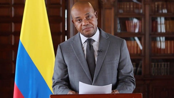 Canciller (e) Luis Gilberto Murillo desautoriza a Salazar y revive la novela pasaportes Canciller (e) Luis Gilberto Murillo desautoriza a Salazar y revive la novela pasaportes