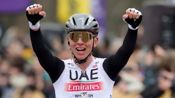Tadej Pogacar deslumbra en la Strade Bianche italiana