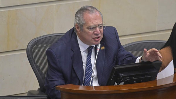 Iván Name, lanzó una dura respuesta al presidente Petro por cuestionar al Congreso