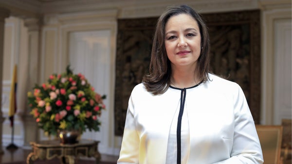 Luz Cristina López se posesionó como ministra del Deporte