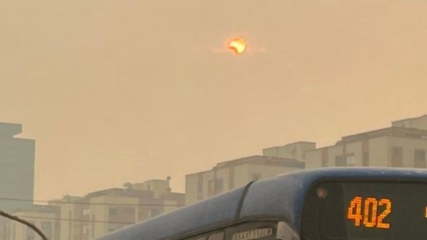 Una gran capa de humo invade Bogotá: Bomberos controlan incendio en la ciudad