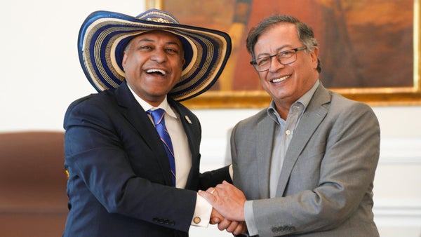 Colombia busca que EE.UU. apoye los esfuerzos en sustitución de cultivos ilícitos Colombia busca que EE.UU. apoye los esfuerzos en sustitución de cultivos ilícitos