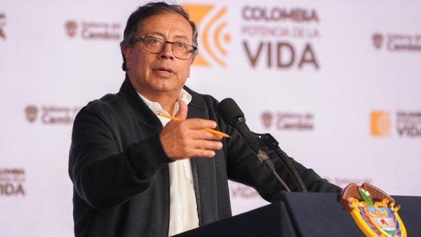 Petro insiste en el metro subterráneo para Bogotá: "El Distrito debe recapacitarlo" Petro insiste en el metro subterráneo para Bogotá: "El Distrito debe recapacitarlo"