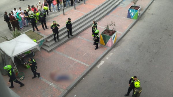 Hombre es asesinado a tiros en plena vía pública en Soacha, al sur de Bogotá Hombre es asesinado a tiros en plena vía pública en Soacha, al sur de Bogotá