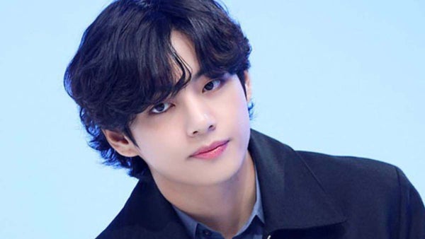 V de BTS presenta su nuevo sencillo "FRI(END)S".