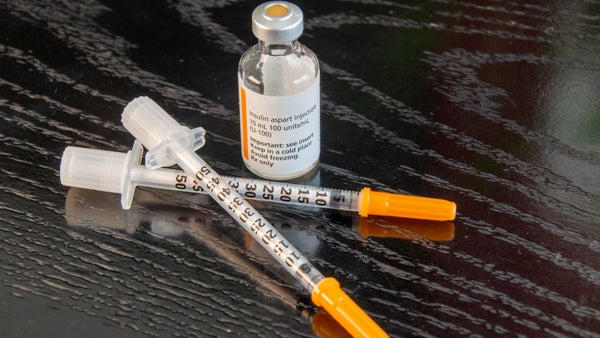 Invima alerta sobre riesgo de desabastecimiento de 12 medicamentos esenciales en Colombia