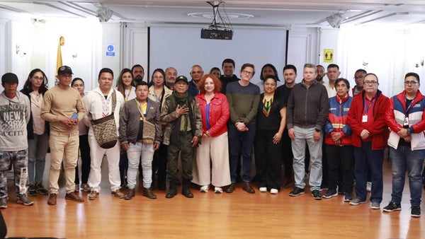 Familias Embera levantan bloqueo en MinVivienda tras acuerdos con Gobierno nacional y Alcaldía de Bogotá