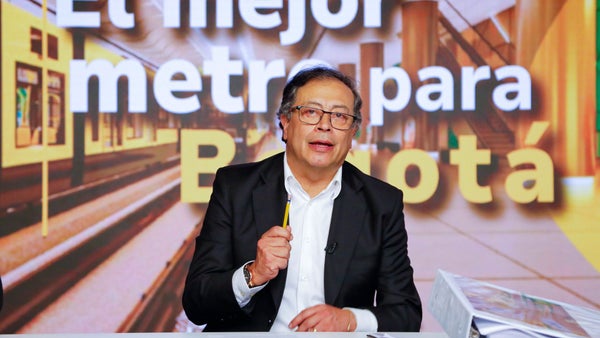 Presidente Petro propone trazado 'mixto' y revisión del contrato para el metro de Bogotá