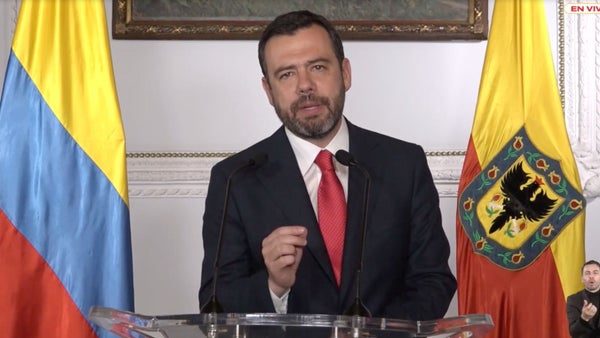 “La modificación es imposible y técnicamente inviable... frente al metro ni un paso atrás": Galán a Petro