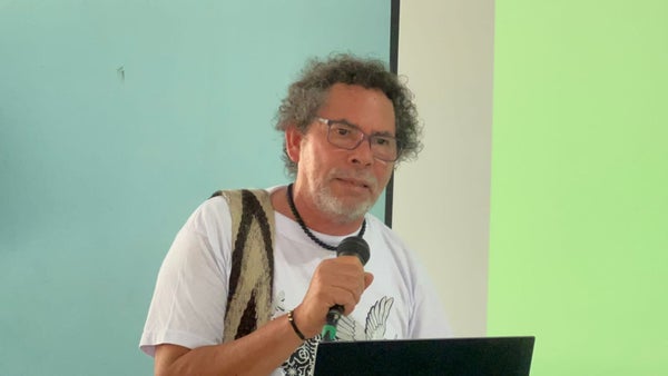 "Coherencia presidente": Pastor Alape le reclama a Petro