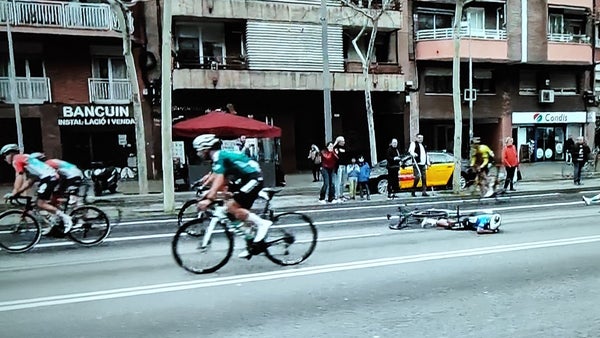 Nairo Quintana sufre caída y se retira de la Vuelta de Cataluña en la última etapa