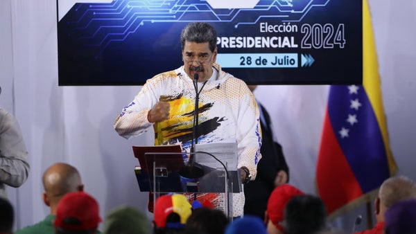 Maduro oficializa ante el ente electoral su aspiración a un tercer mandato presidencial