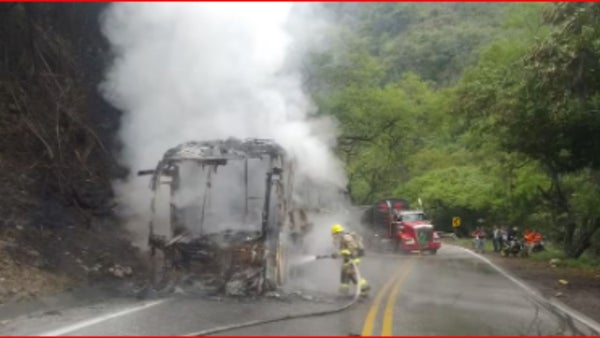Accidente y milagro de Semana Santa en la vía Bucaramanga - San Gil Accidente y milagro de Semana Santa en la vía Bucaramanga - San Gil
