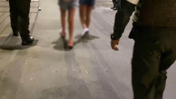 Revelan detalles de Timothy Alan ingresando al hotel Gotham Medellín con las menores