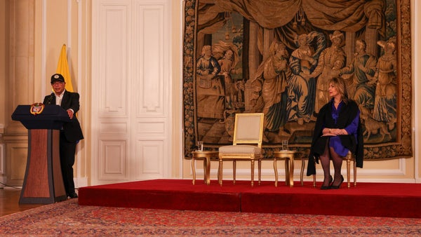 Petro cataloga la inhabilitación de María Corina Machado como "un ataque a la democracia"