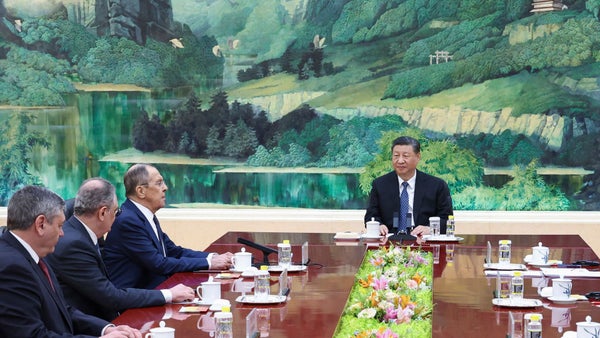 China se mueve con sus socios para hacer frente a movidas de Washington