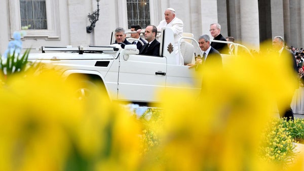 El Vaticano recrimina a Francia por una "grave violación de la libertad religiosa"