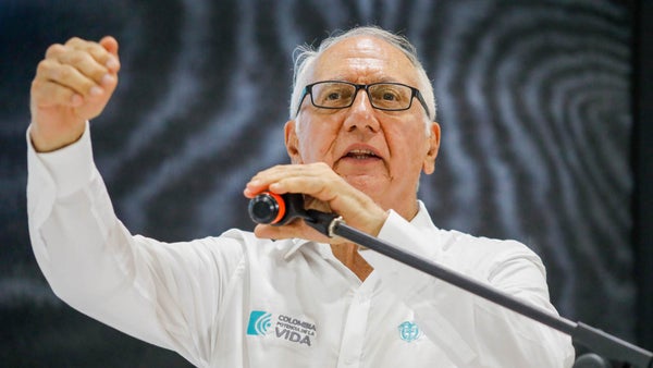 Ministro de Salud, Guillermo Jaramillo, instó a EPS a importar medicamentos vitales no disponibles Ministro de Salud, Guillermo Jaramillo, instó a EPS a importar medicamentos vitales no disponibles