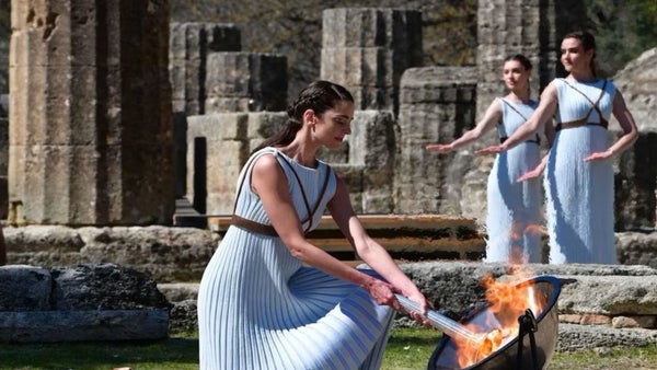 #MomentoOlímpico | La llama olímpica se enciende en Olimpia e inicia su viaje hacia París