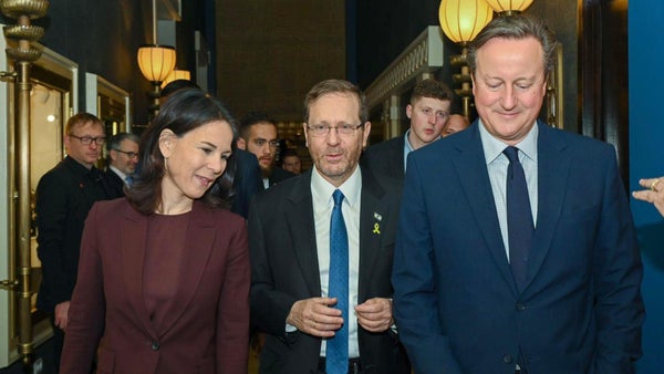 El presidente israelí se reúne con Cameron y Baerbock en Jerusalén ante tensión con Irán