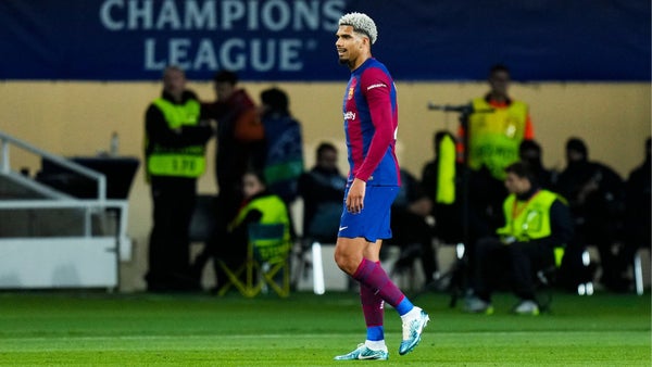 "Siento no poderos dar esta alegría. Lo volveremos a intentar. Força Barça, ara i sempre!": Araujo