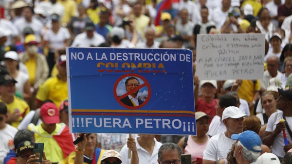 Petro reconoce protestas "fuertes" contra Gobierno y espera respuesta popular el 1 de mayo Petro reconoce protestas "fuertes" contra Gobierno y espera respuesta popular el 1 de mayo