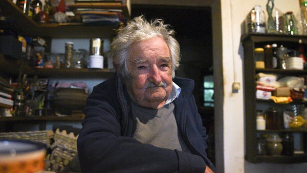 El expresidente uruguayo José Mujica anuncia que tiene cáncer de esófago