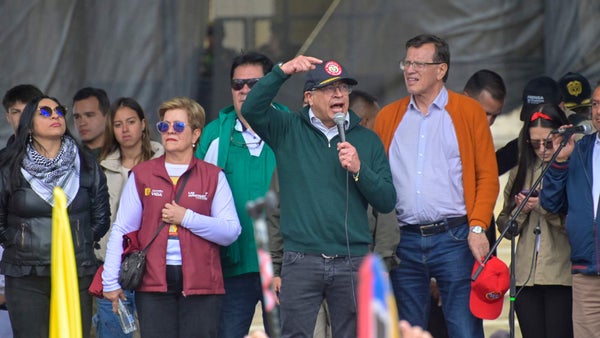 FLIP advierte que Petro "persiste en su estrategia de deslegitimar el periodismo"