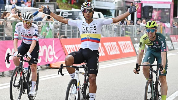 Jhonatan Narváez sorprende y se convierte en el primer líder del Giro de Italia 2024 Jhonatan Narváez sorprende y se convierte en el primer líder del Giro de Italia 2024