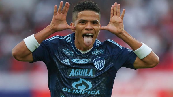 Junior ganó y demostró cómo se juega en un torneo internacional Junior ganó y demostró cómo se juega en un torneo internacional