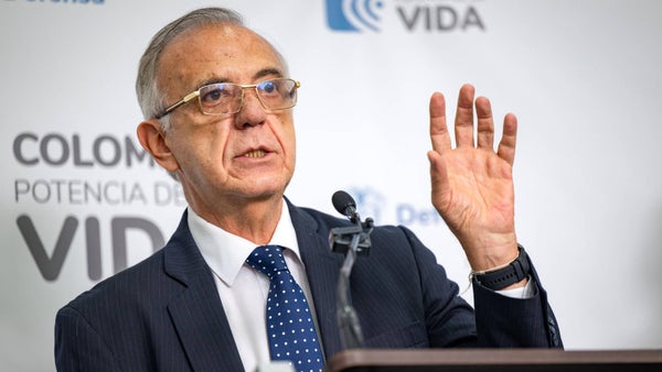 Gobierno insiste en que no renovará cese el fuego pese a ataques de disidencias de las FARC