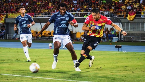 Pereira empató con Junior y apretó más el Grupo A