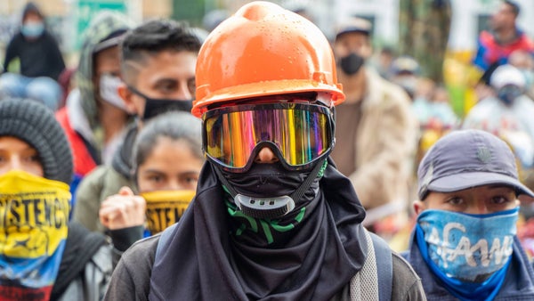 Condenan a Steven Guevara, miembro de la primera línea, por ataques a fuerza pública durante el paro nacional del 2021