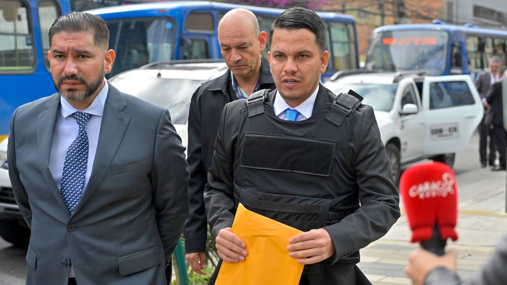 Sneyder Pinilla en la Corte 4 Snehyder Pinilla// UNGRD// corrupción// Revista Alternativa// Noticias Caracol// Noticias RCN// RCN Radio// La FM// Blu Radio// W Radio// Caracol Radio// Red Más Noticias// Revista Semana// Infobae// La Silla Vacía// La Razón// Las 2 Orillas//