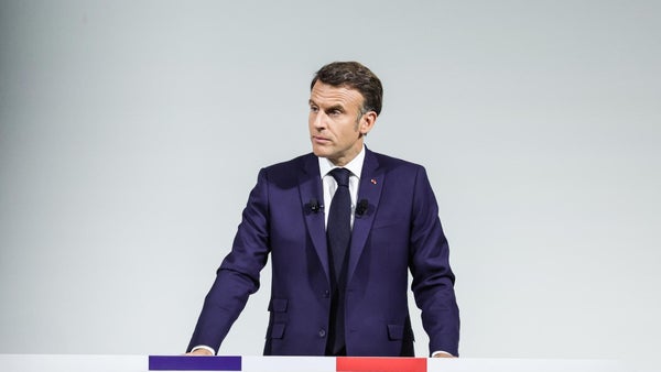 Macron se propone como respuesta a los extremos políticos de ambos lados