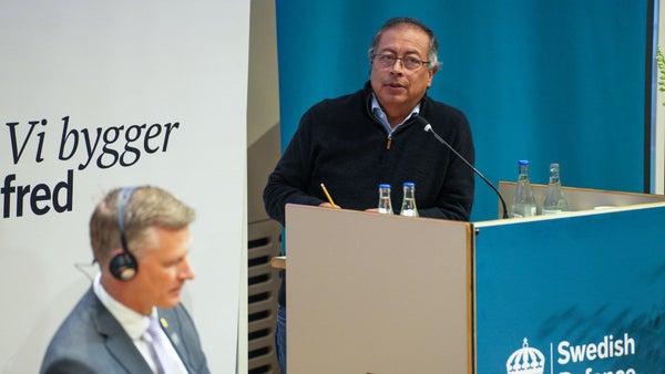 “Obama tiene la posibilidad de desenredar el torbellino de violencia en el mundo”: Petro sobre elecciones en EEUU “Obama tiene la posibilidad de desenredar el torbellino de violencia en el mundo”: Petro sobre elecciones en EEUU