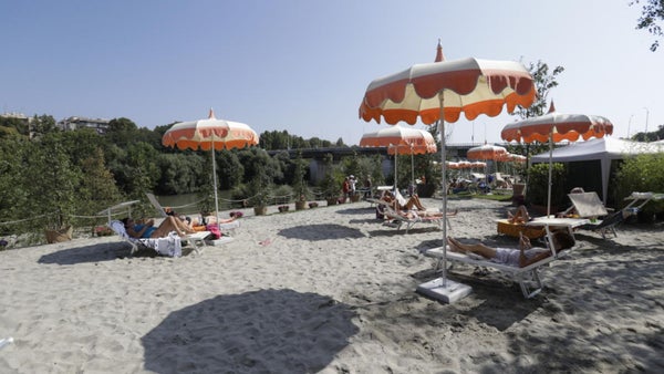 Si está de visita en Roma no dude en ir a Tiberis, la "playa" que se convertirá en parque Si está de visita en Roma no dude en ir a Tiberis, la "playa" que se convertirá en parque