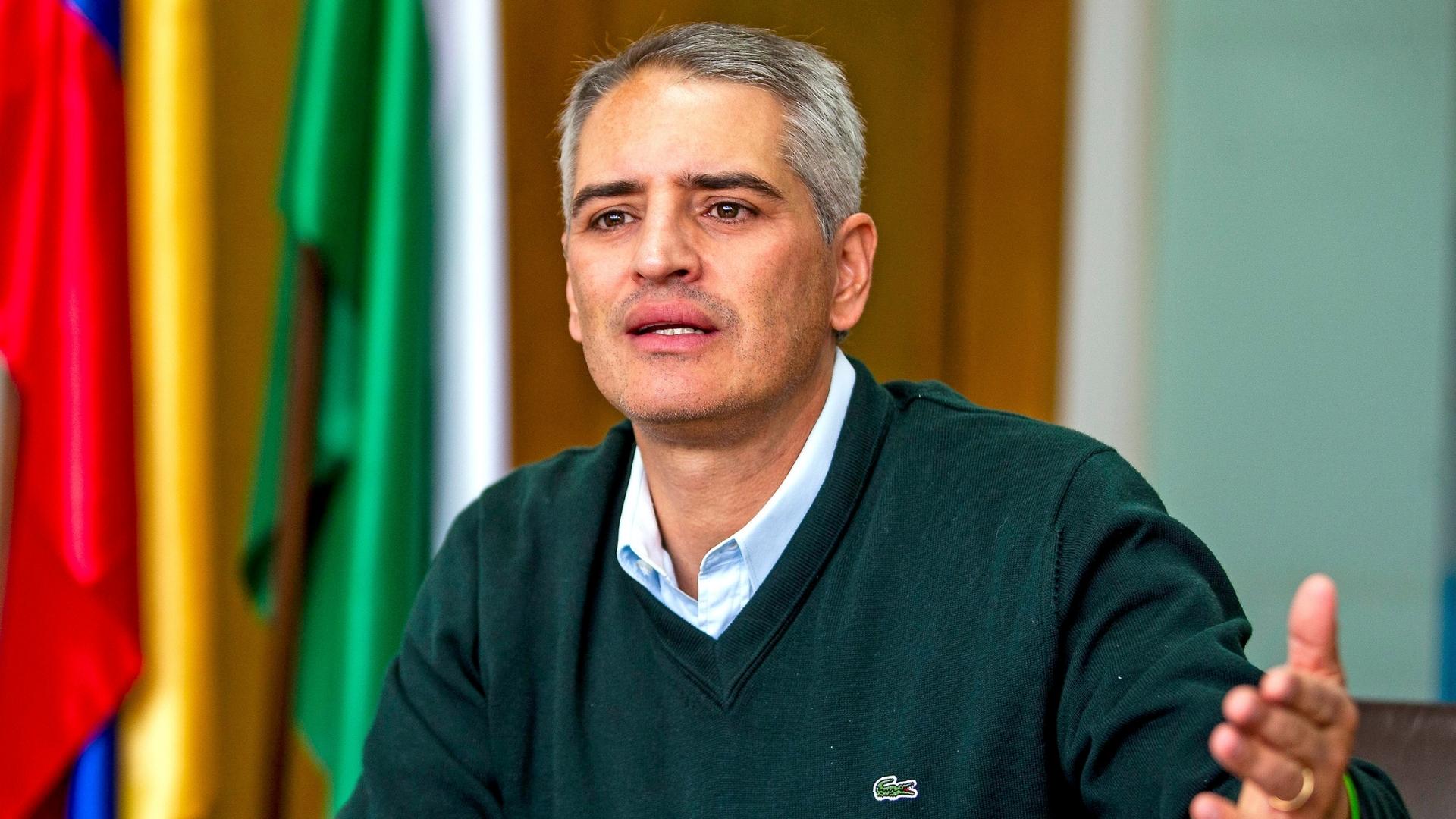 Andrés Julián Rendón Andrés Julián Rendón// gobernador de Antioquia// Revista Alternativa// Noticias Caracol// Noticias RCN// RCN Radio// La FM// Blu Radio// W Radio// Caracol Radio// Red Más Noticias// Revista Semana// Infobae// La Silla Vacía// La República// La Razón// Las 2 Orillas// Valora Analitik//