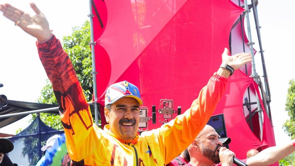 Maduro habla de "profecía" de prosperidad para Venezuela en el inicio de campaña electoral