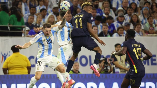 Argentina sufre con Ecuador pero pasa a semifinales Argentina sufre con Ecuador pero pasa a semifinales