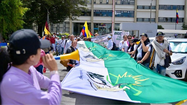 Campesinos se toman la Agencia Nacional de Tierras y MinMinas exigiendo cumplimiento de la Reforma Agraria