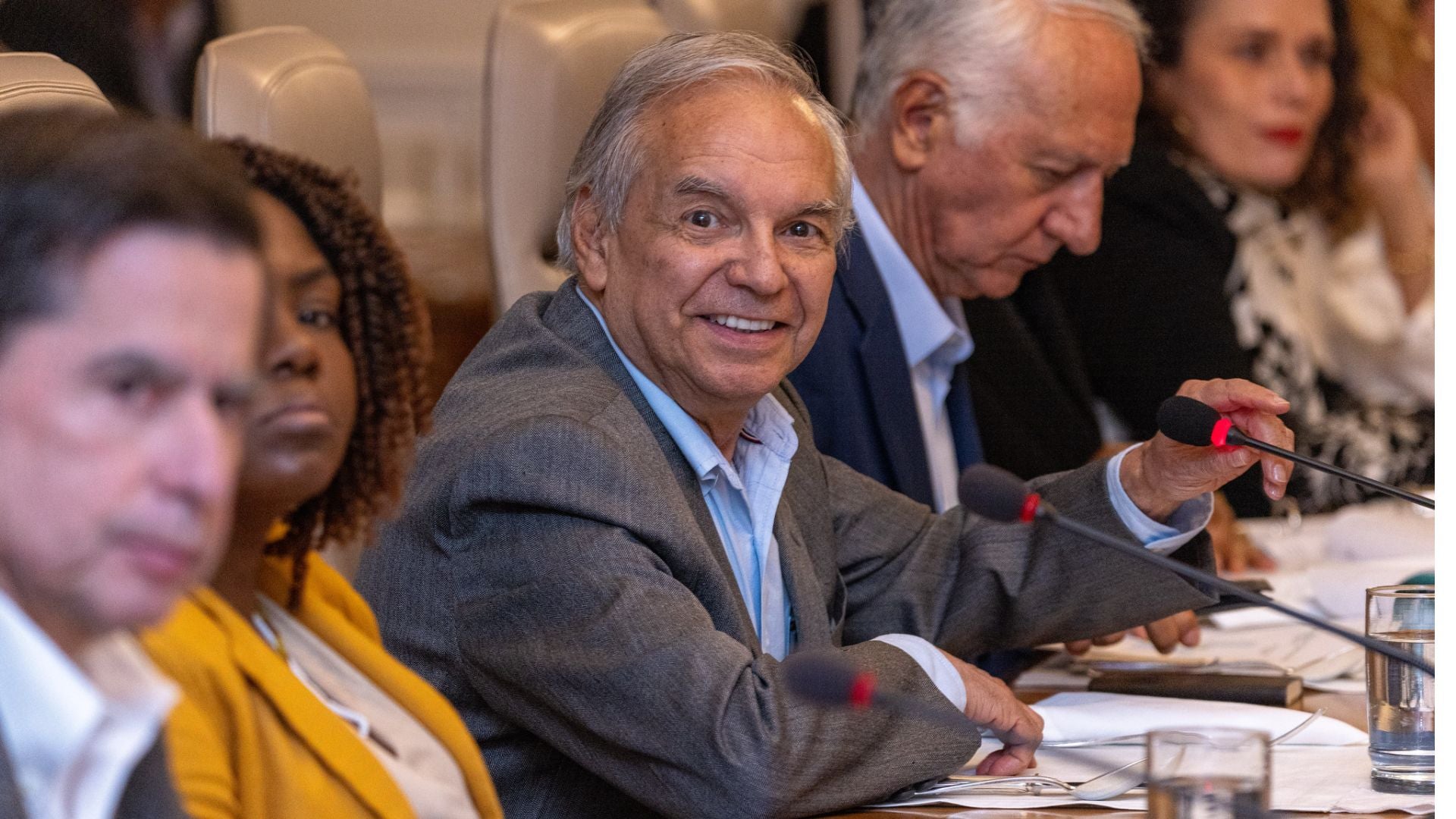 Bonilla MinHacienda Bonilla//Minhacienda//UNGRD//Olmedo//Petro//Revista Alternativa//Renuncia//Revista Semana//Revista Cambio