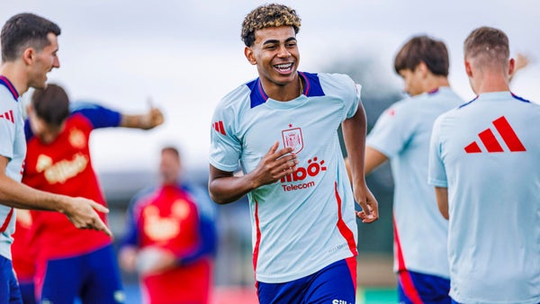 Lamine Yamal: "No molesta que me comparen con Messi pero son cosas que te restan"